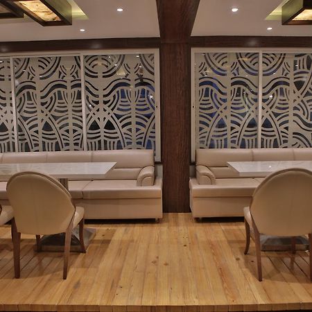 Jālgaon Hotel K P Pride מראה חיצוני תמונה