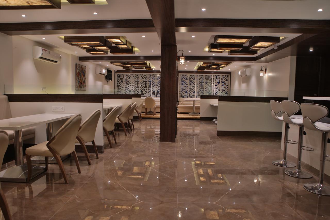 Jālgaon Hotel K P Pride מראה חיצוני תמונה