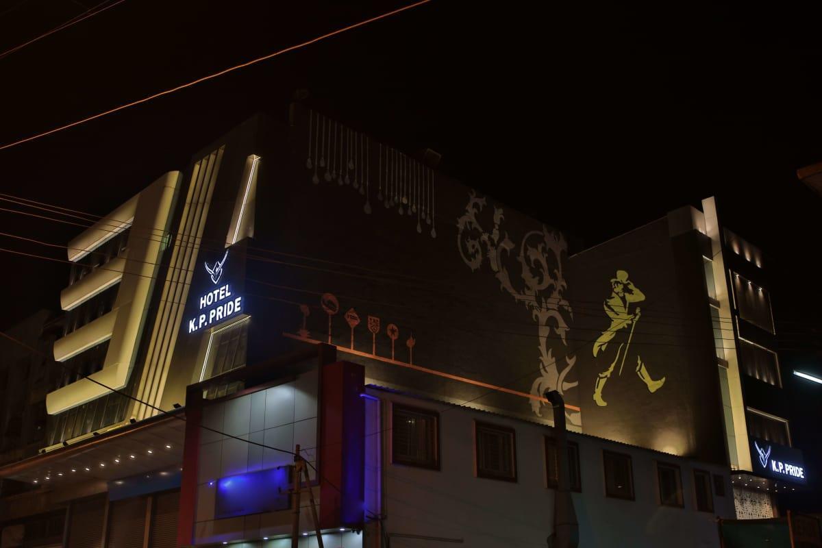Jālgaon Hotel K P Pride מראה חיצוני תמונה