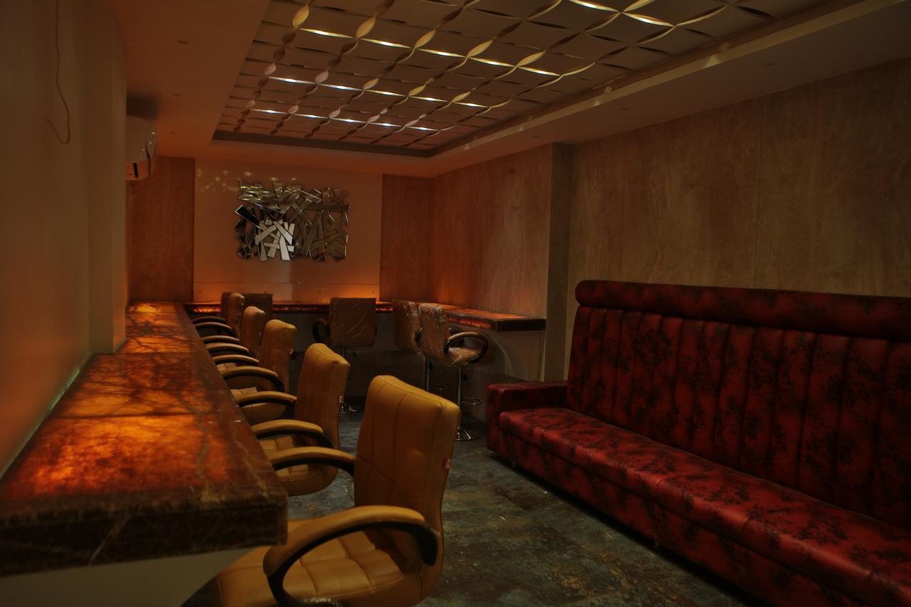 Jālgaon Hotel K P Pride מראה חיצוני תמונה