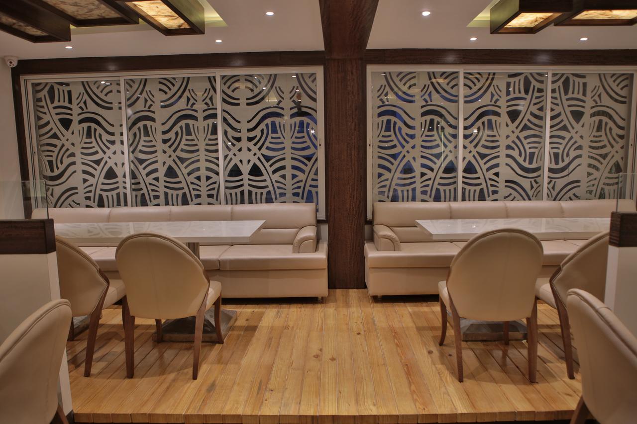 Jālgaon Hotel K P Pride מראה חיצוני תמונה